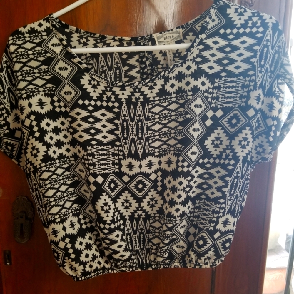 Kira top with open back slit